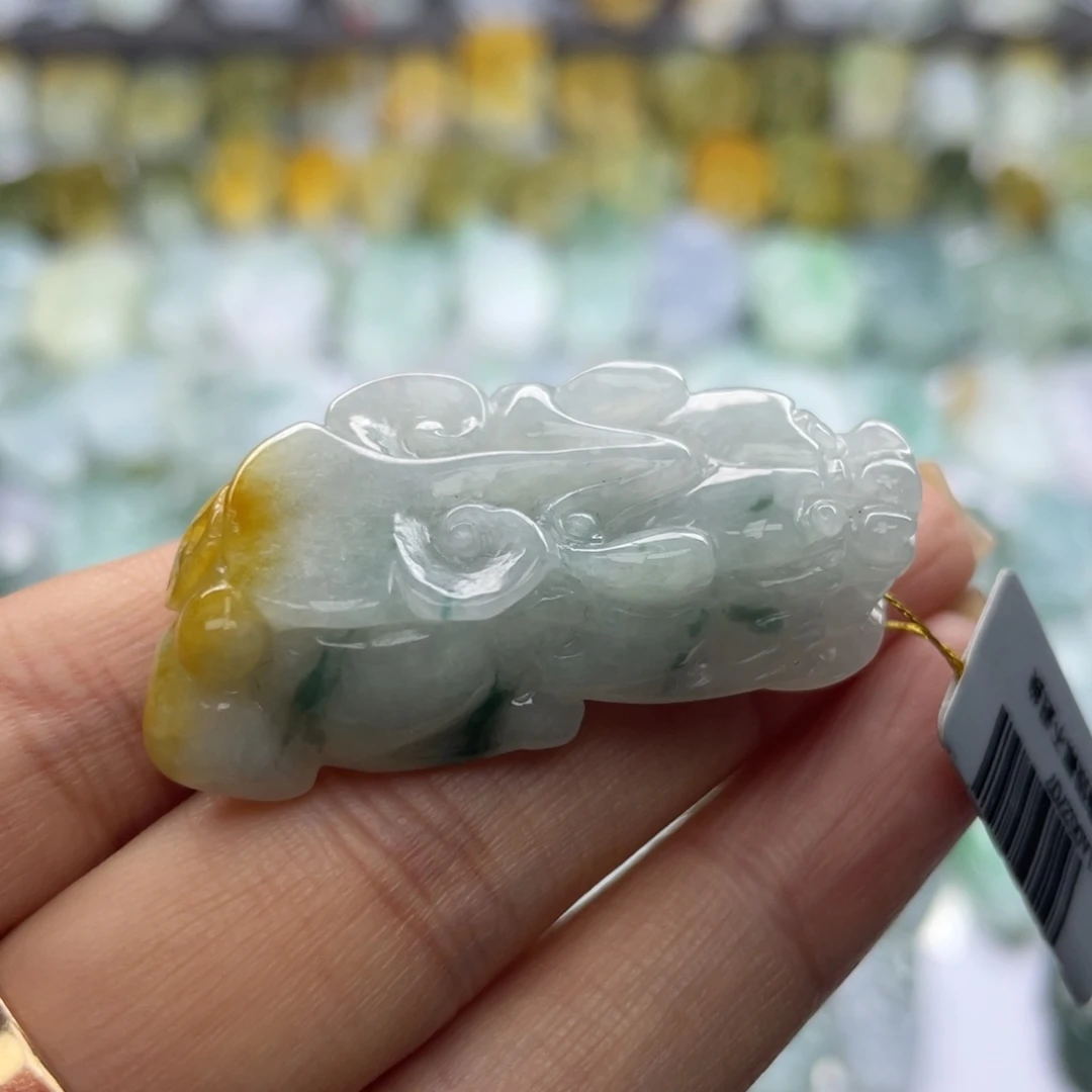 翡翠未镶嵌颈饰貔貅