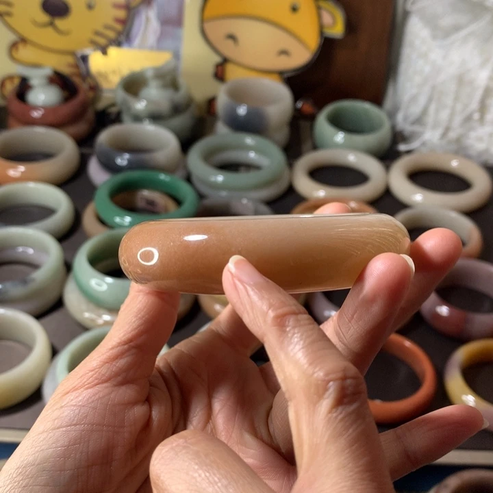 石英岩玉未镶嵌手镯