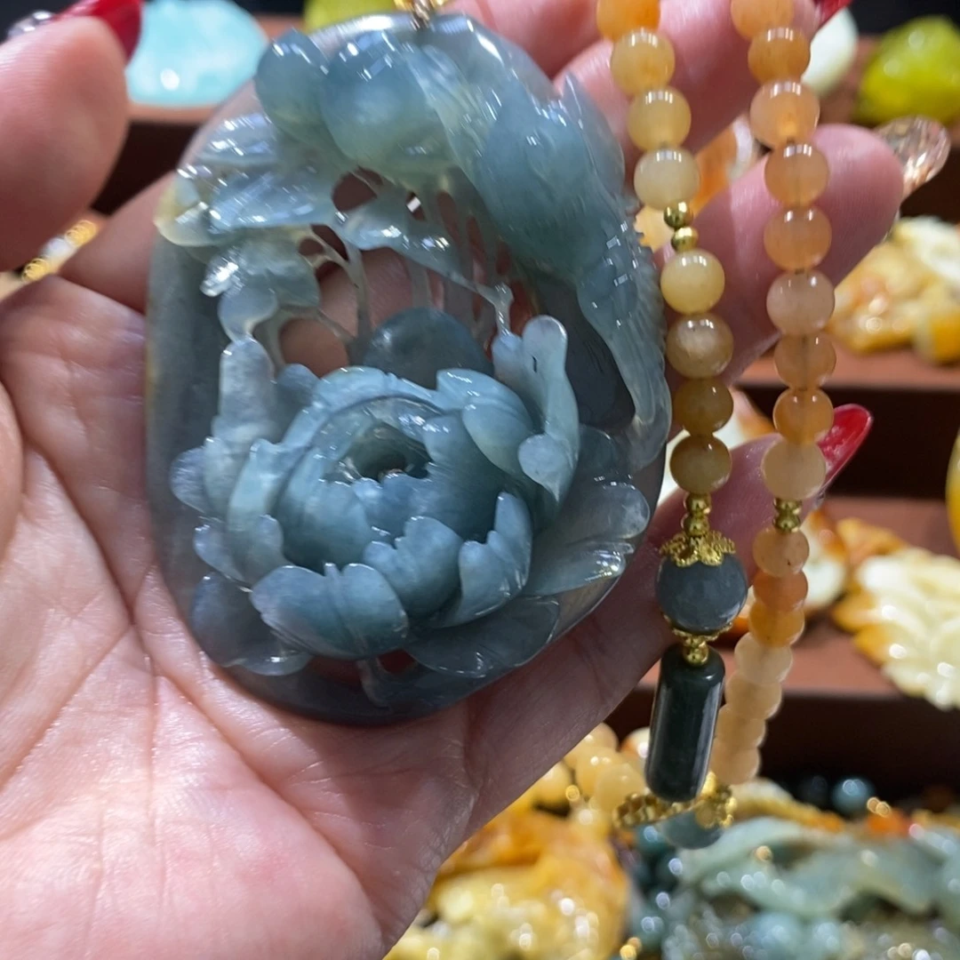 蛇纹石玉颈饰未镶嵌