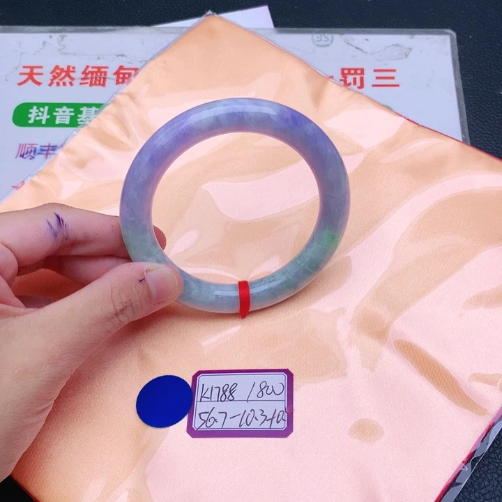 翡翠手镯未镶嵌翡翠