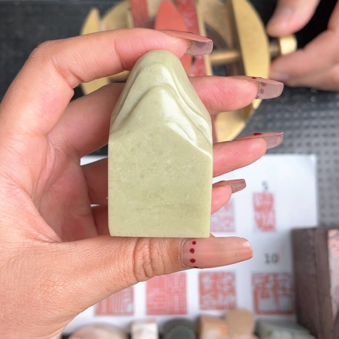 青田石东*里现场纯手工篆刻