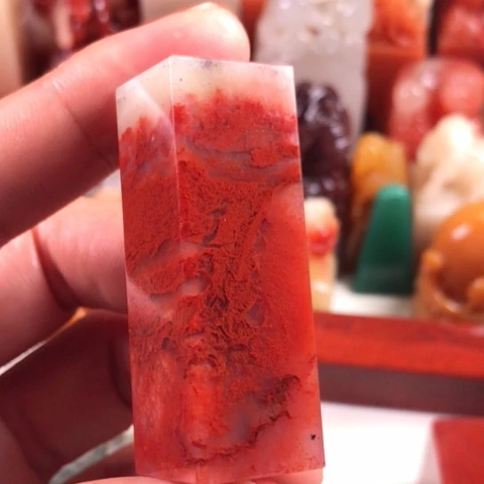 老挝石古****仁精磨老挝石方章