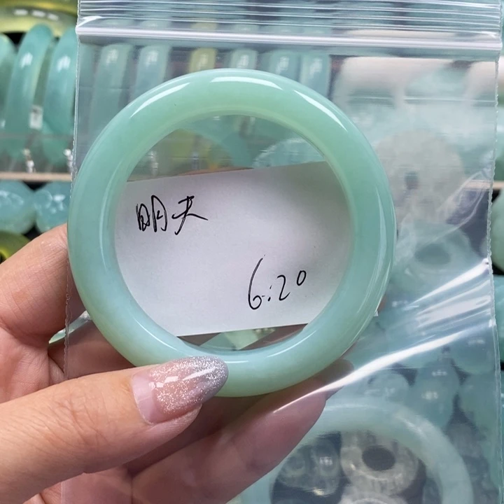 蛇纹石玉未镶嵌手镯明***肥