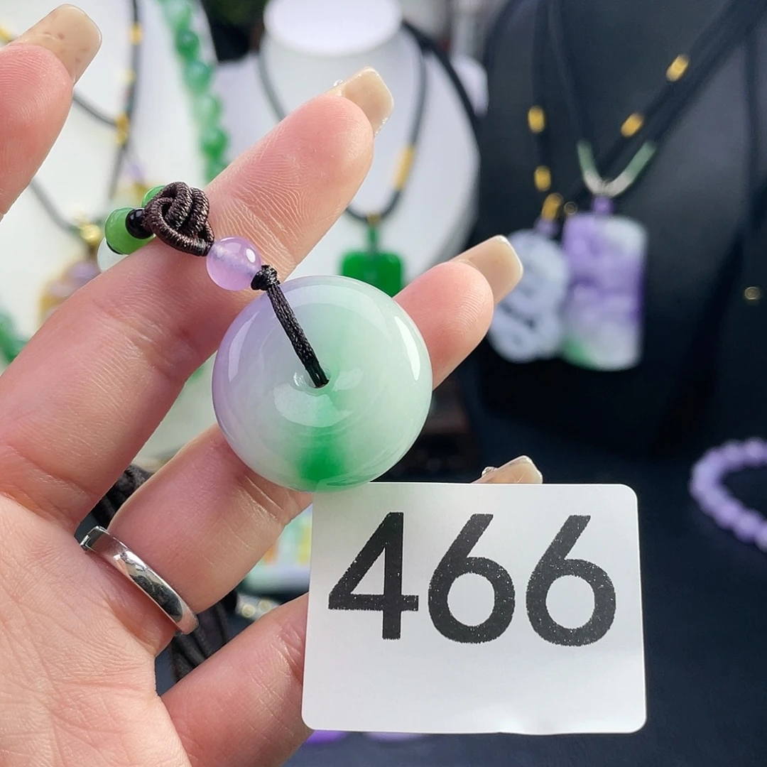 翡翠未镶嵌吊坠(赠链)