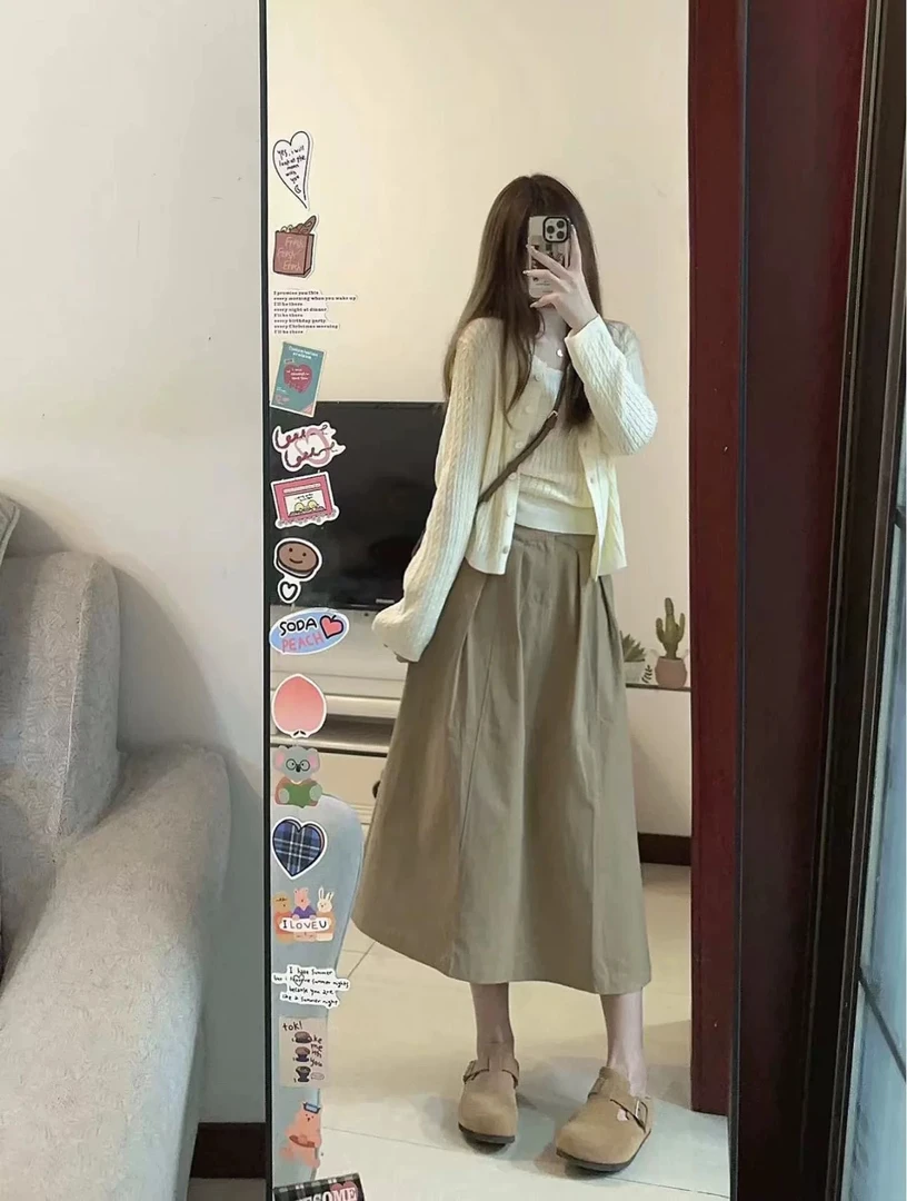 2025早秋新款韩系穿搭温柔风麻花针织背心开衫卡其色半身裙三件套