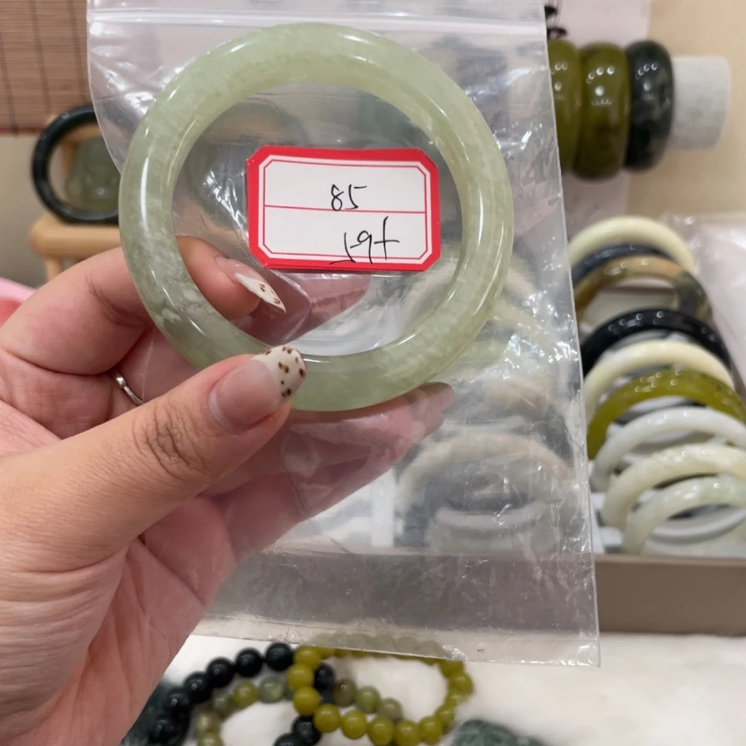 蛇纹石玉手镯未镶嵌