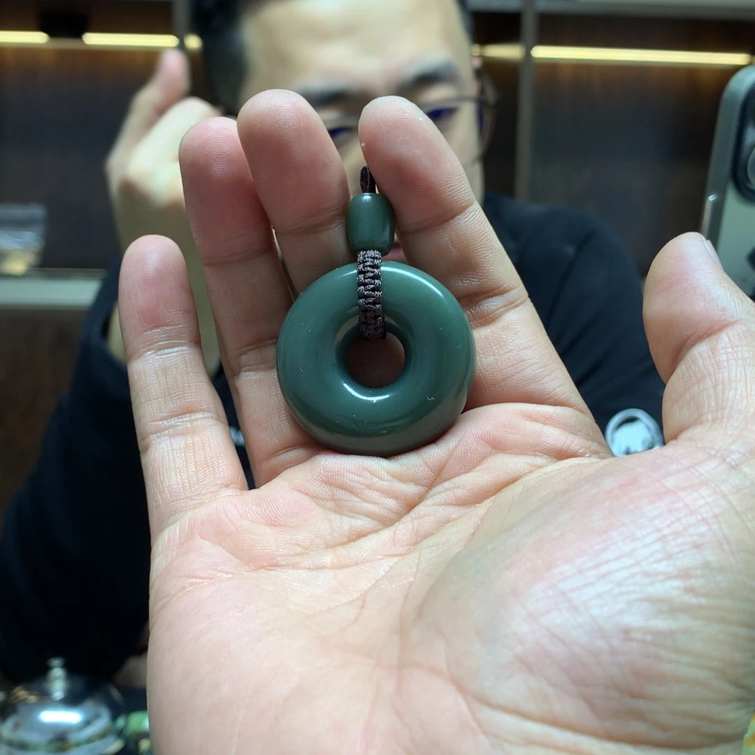 岫岩老玉（透闪石质玉）挂件未镶嵌伟**