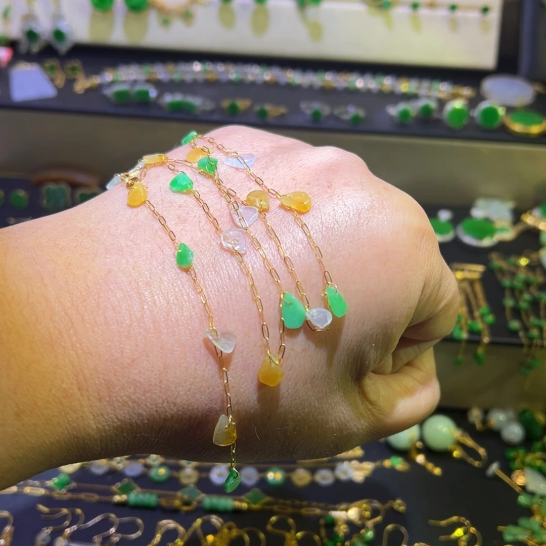 颈饰18K金镶嵌翡翠满天星45c m