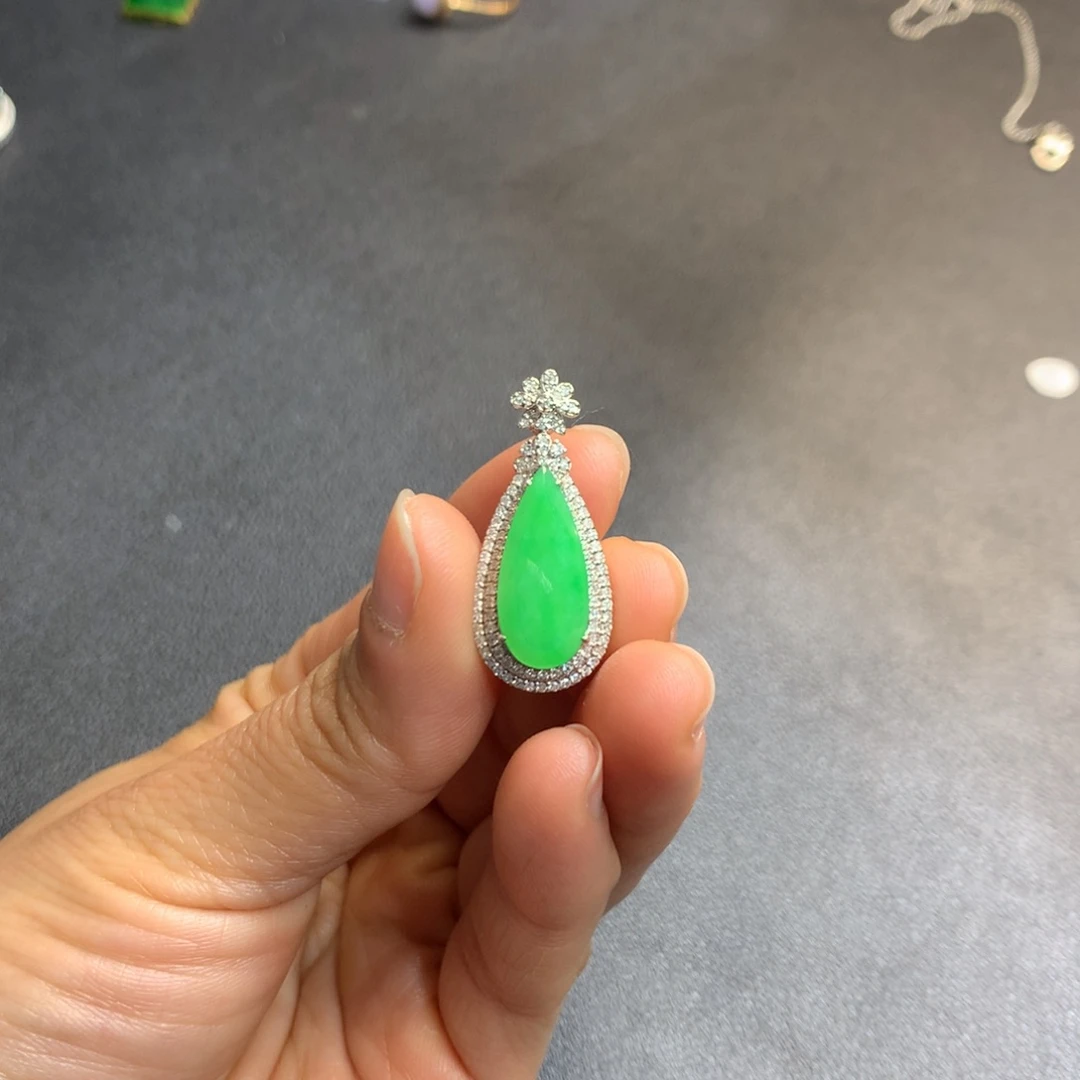 翡翠吊坠(不含链)18K金镶嵌C****R