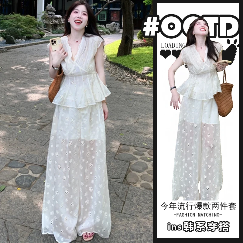 2025夏季超火穿搭一整套韩系气质镂空V领蕾丝小衫阔腿裤子两件套