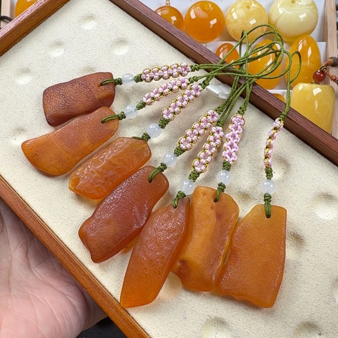 蜜蜡颈饰未镶嵌蜜蜡手机挂多样性发其中之一