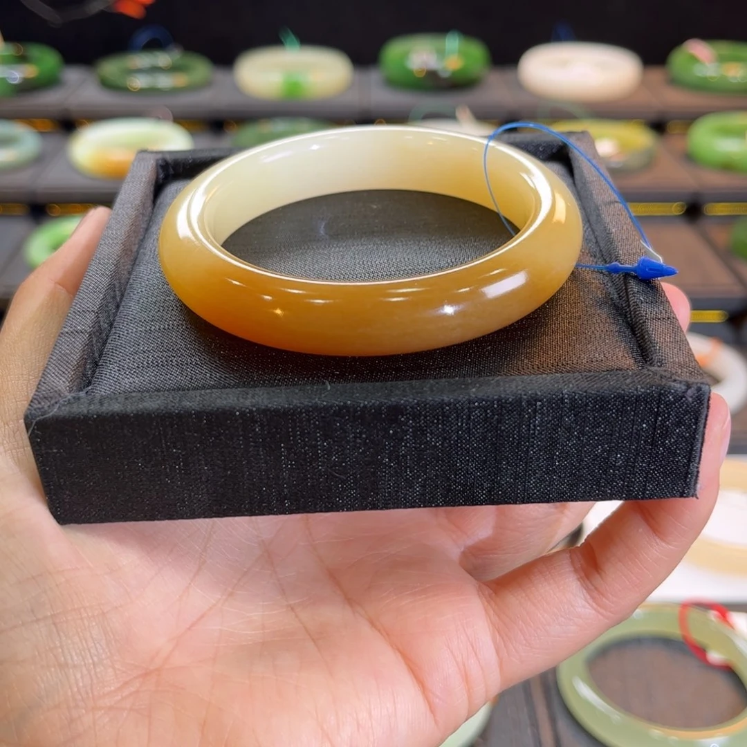 和田玉未镶嵌手镯且末糖渐变