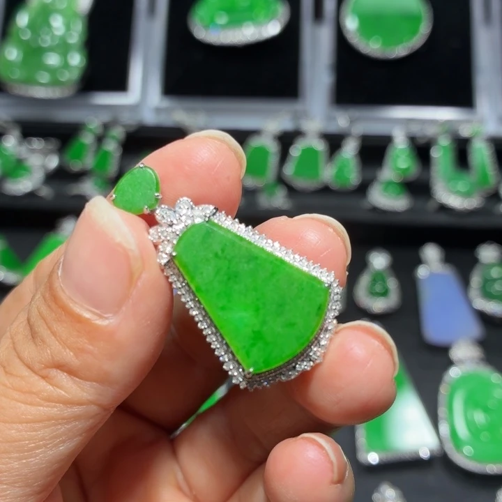 翡翠18K金镶嵌吊坠(不含链)翡翠