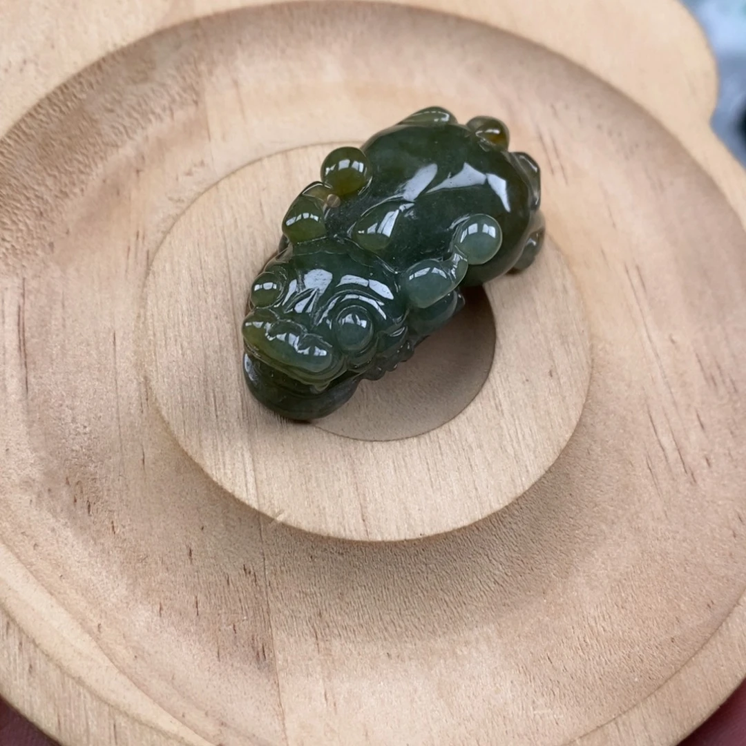 翡翠未镶嵌颈饰多人如意貔貅吊坠