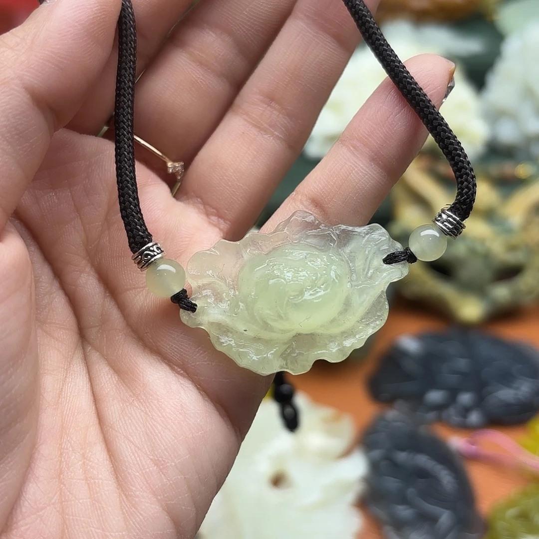 蛇纹石玉未镶嵌吊坠