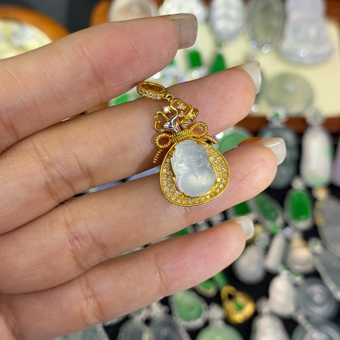 翡翠18K金镶嵌颈饰A货翡翠