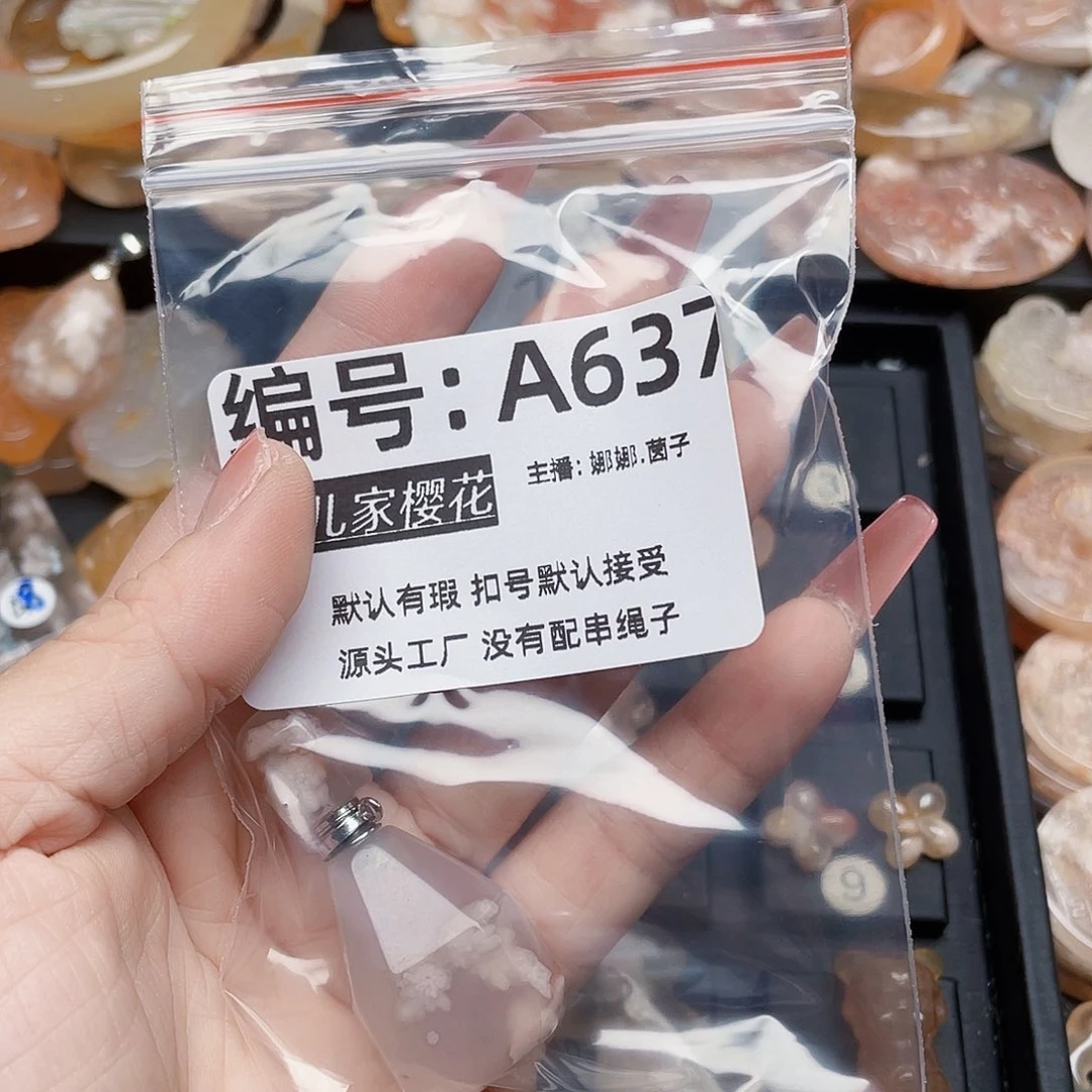 玛瑙/玉髓颈饰银S925镀金镶嵌莫*卡
