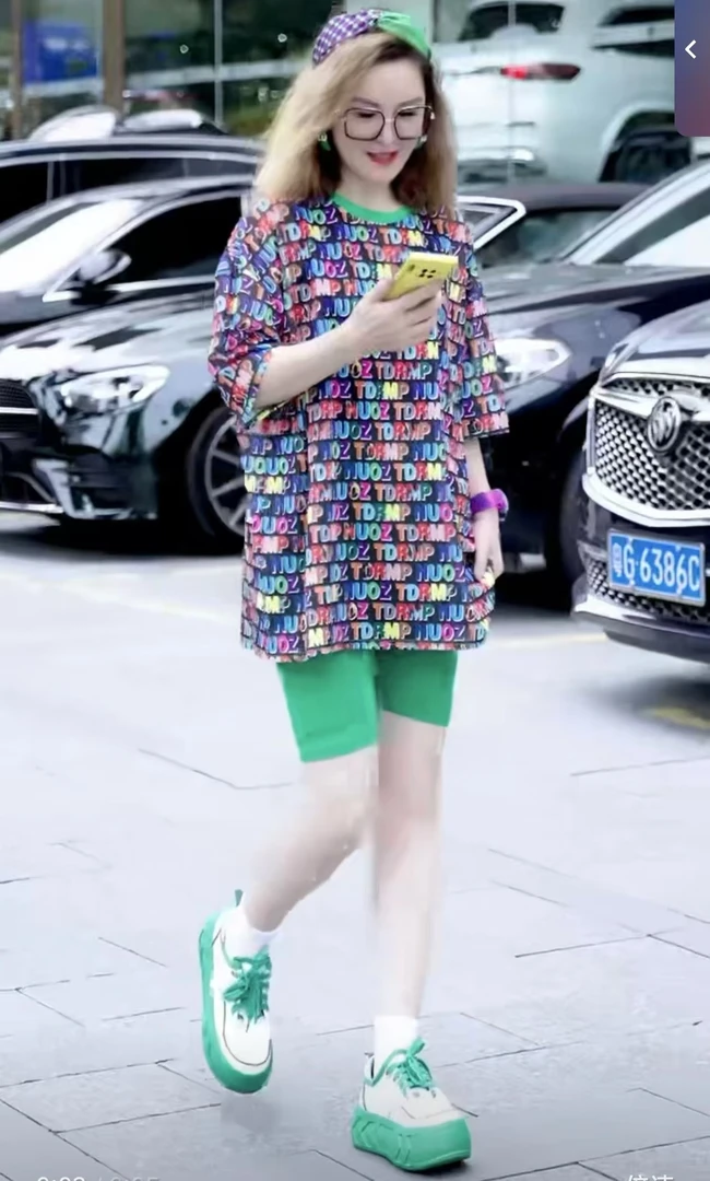 字母立体设计印花时尚好看宽松休闲显瘦短袖T恤上衣女装