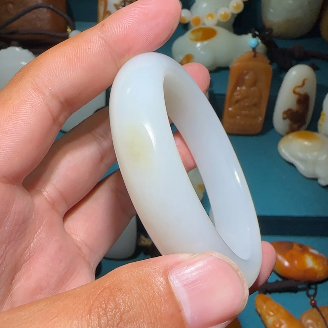 和田玉颈饰未镶嵌东****练