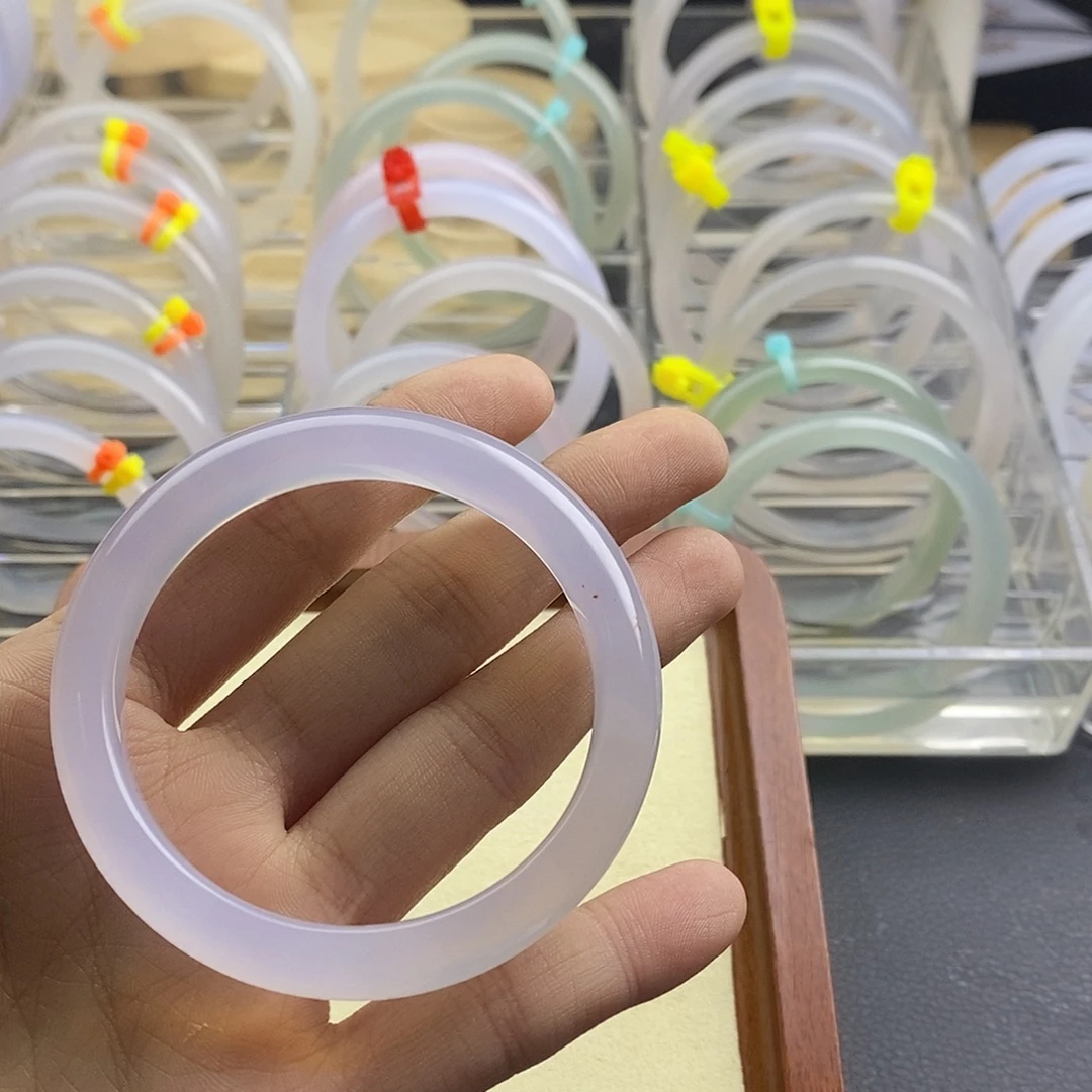 丹***尼玛瑙/玉髓未镶嵌手镯