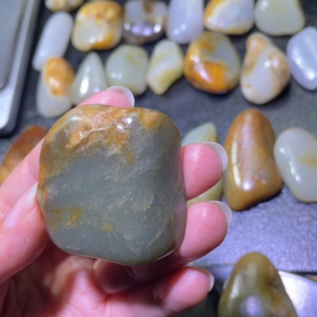 【闪购商品】颈饰未镶嵌和田玉（子料）