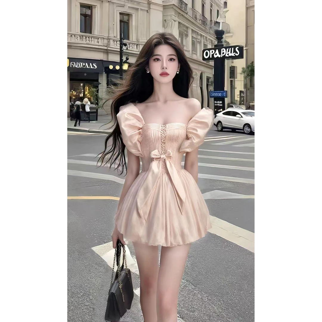 夏季新款杏色方领收腰显瘦设计感连衣裙名媛轻奢优雅高级氛围感