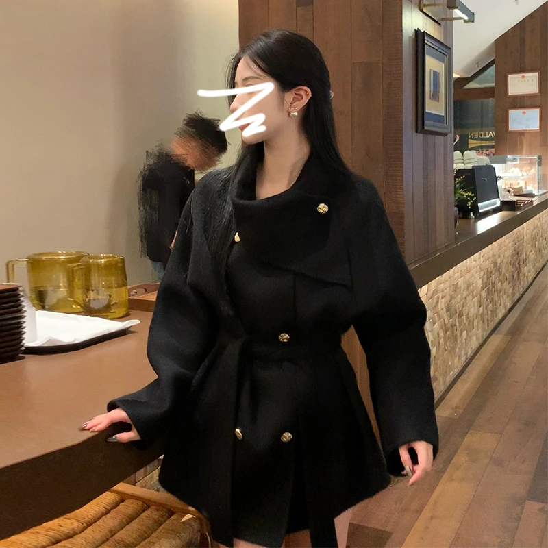 黑色赫本风短款毛呢斗篷大衣女秋冬季加厚2025新款高级感呢子外套