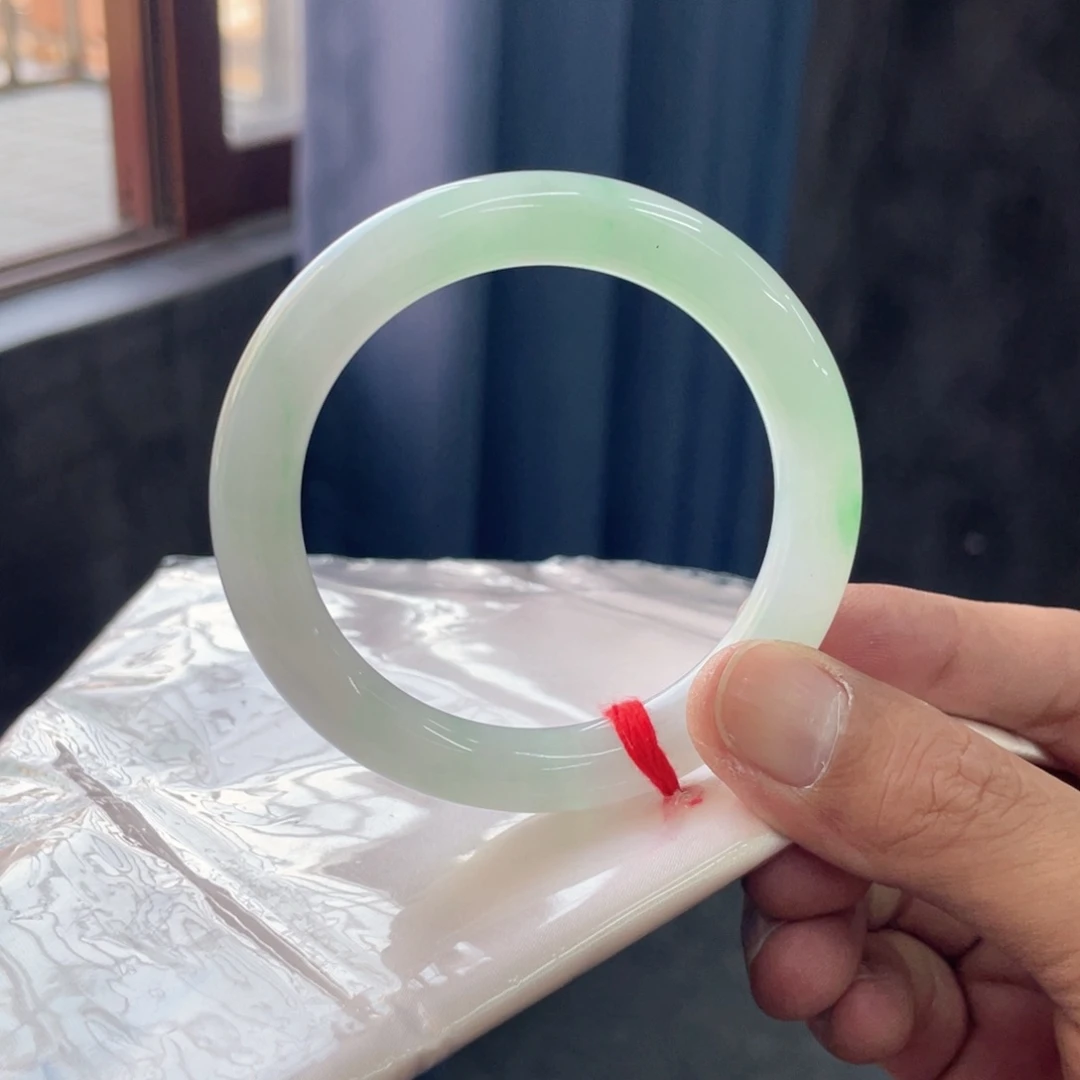 未镶嵌手镯翡翠为*未镶嵌翡翠