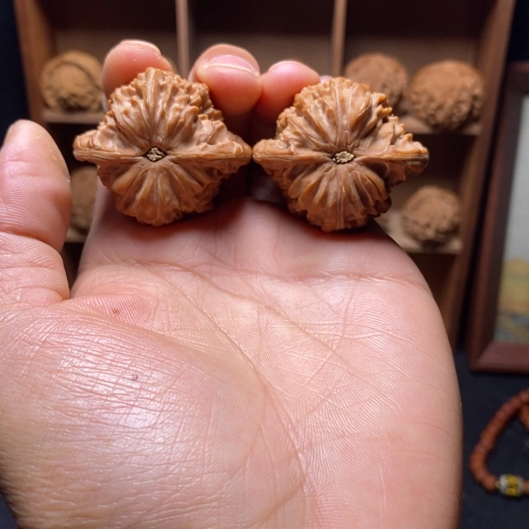 S***i文玩核桃吊坠磨盘