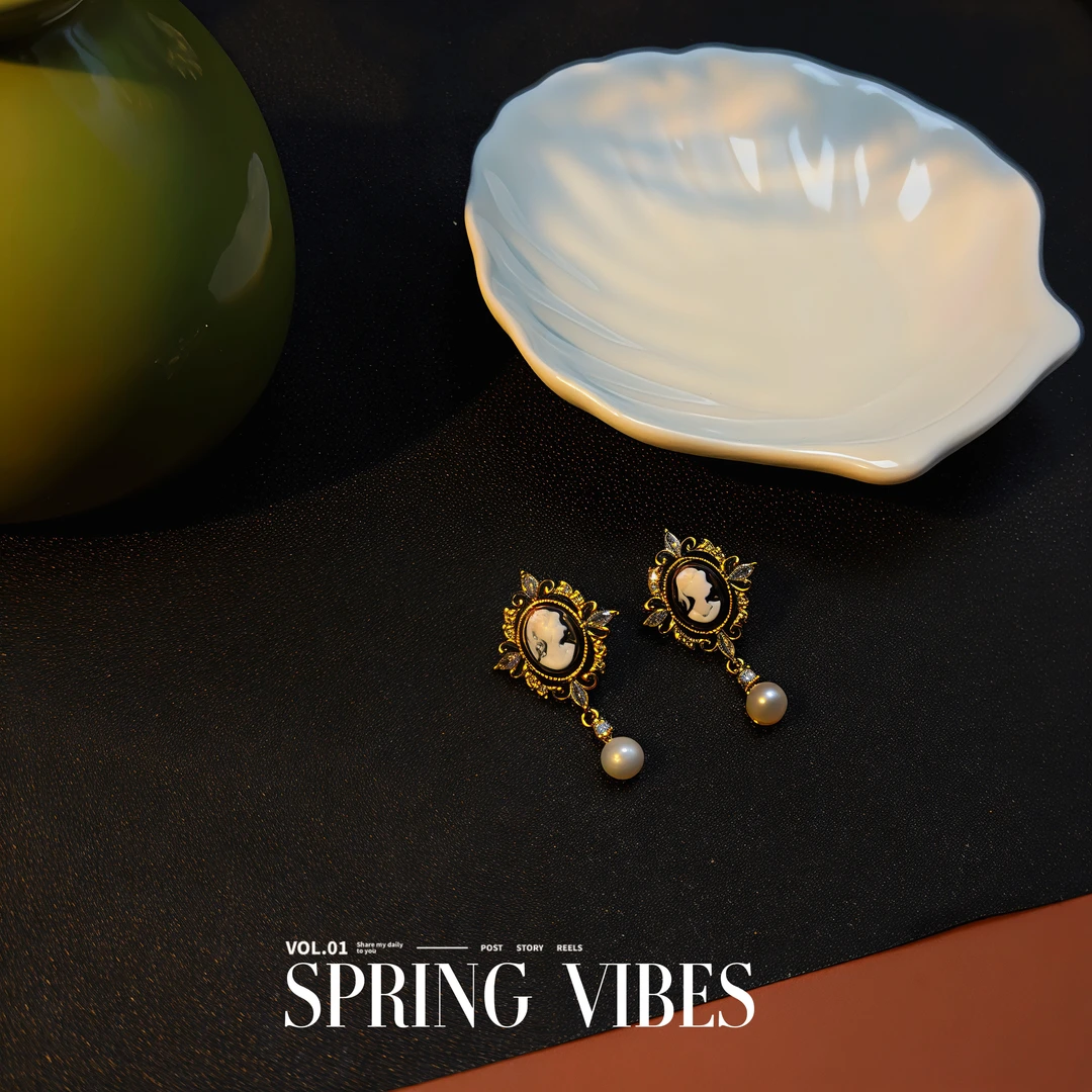 天然淡水珍珠耳饰- DSN设计师款高级气质耳饰（1162）