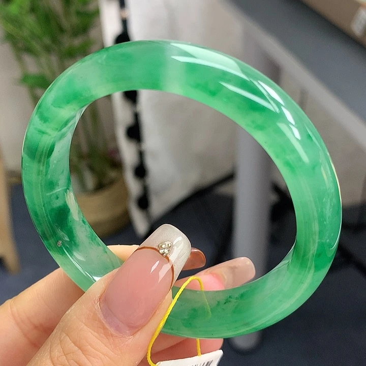 未镶嵌手镯石英质玉