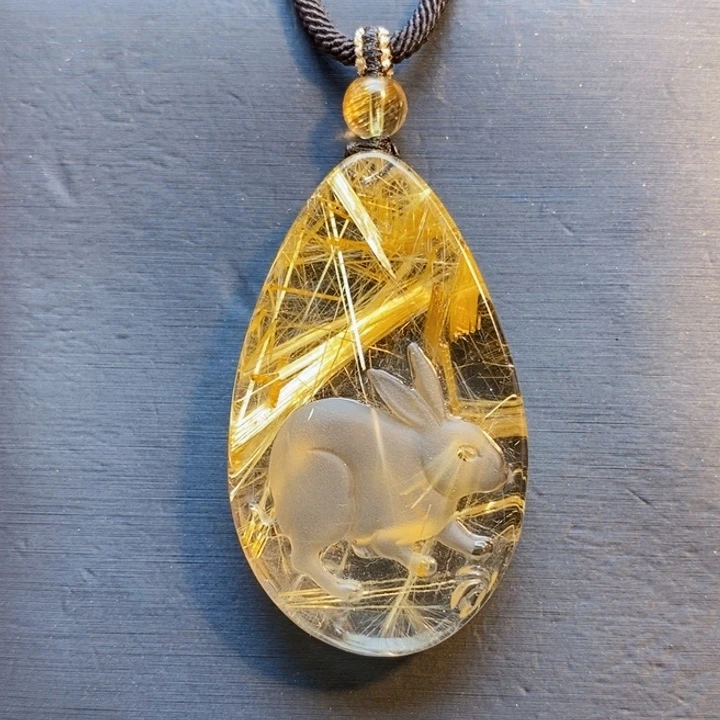 颈饰未镶嵌发晶天然白体黄钛晶生肖兔无事牌