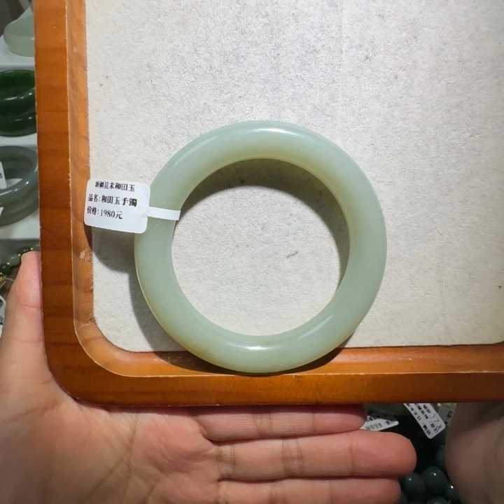 ****儿和田玉未镶嵌手镯