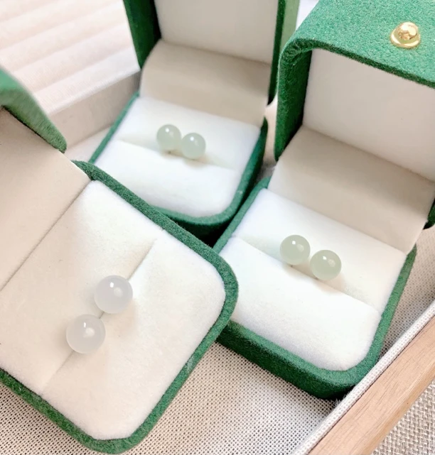 和田玉冰晴水色8mm银针圆珠耳钉