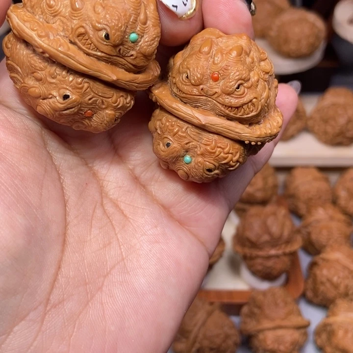 西***名蛤蟆头雕刻的金蟾