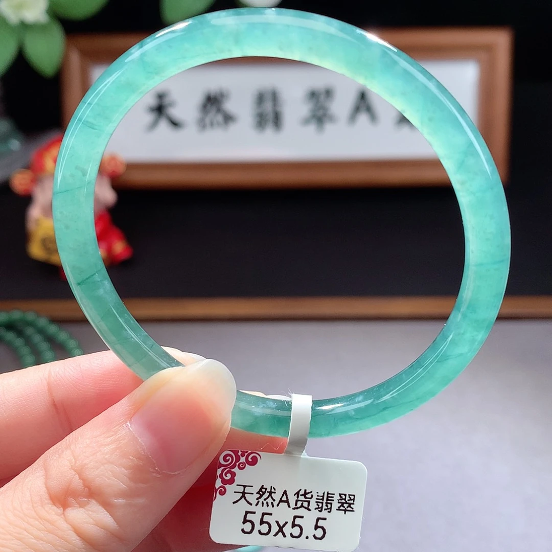 未镶嵌手镯（圆镯）翡翠