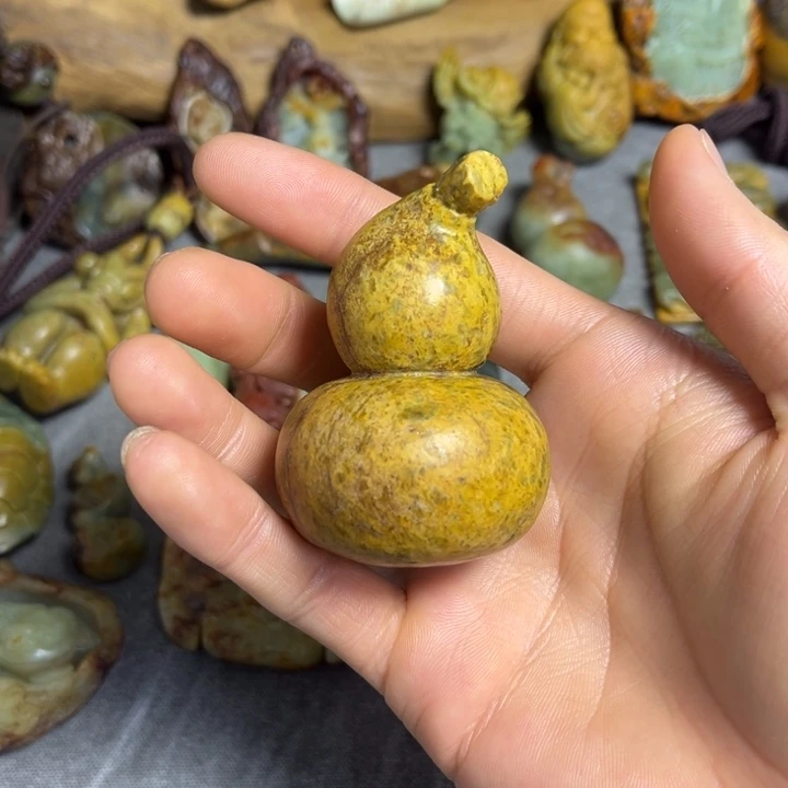 岫岩河磨玉（透闪石质玉）未镶嵌把件