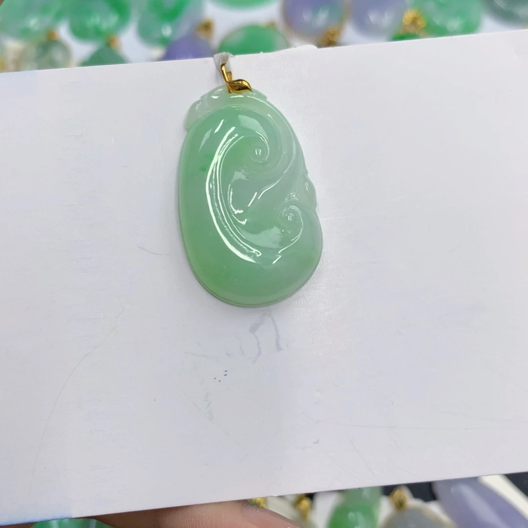 翡翠18K金镶嵌颈饰翡翠