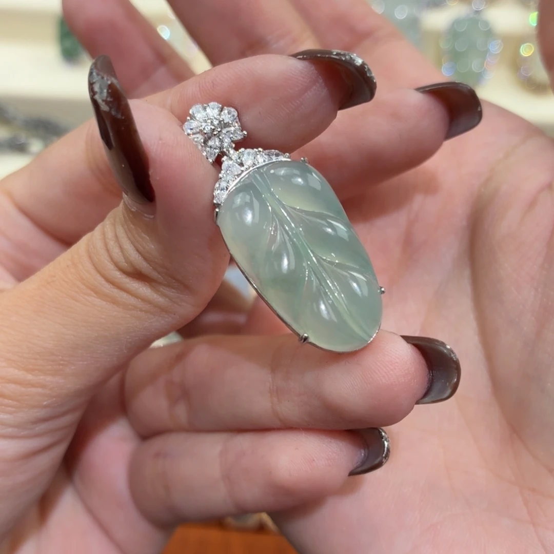 翡翠未镶嵌颈饰吊坠