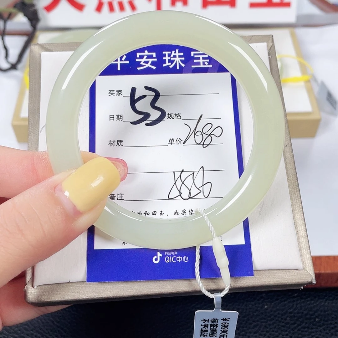 和田玉手镯未镶嵌