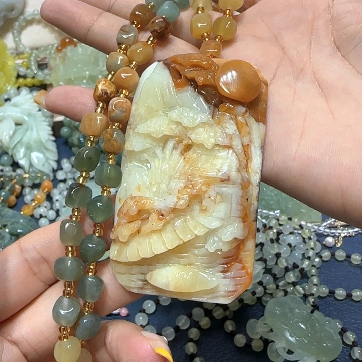 未镶嵌蛇纹石玉吊坠
