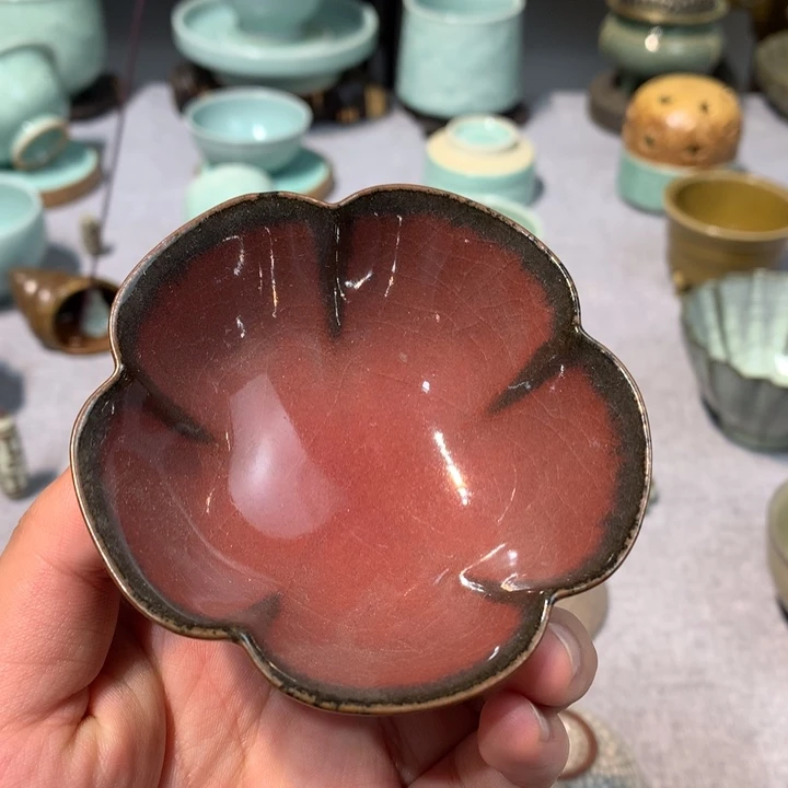 龙泉青瓷铁胎花口杯