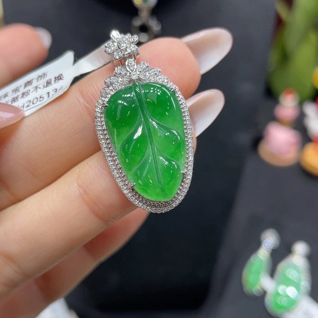 翡翠颈饰18K金镶嵌天然缅甸翡翠a货