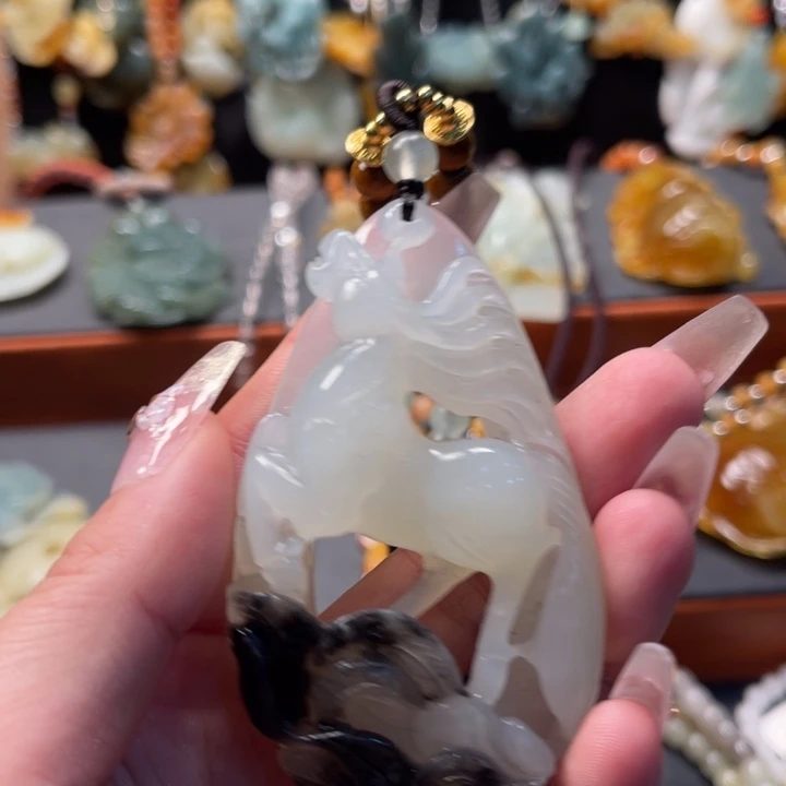 蛇纹石玉未镶嵌颈饰