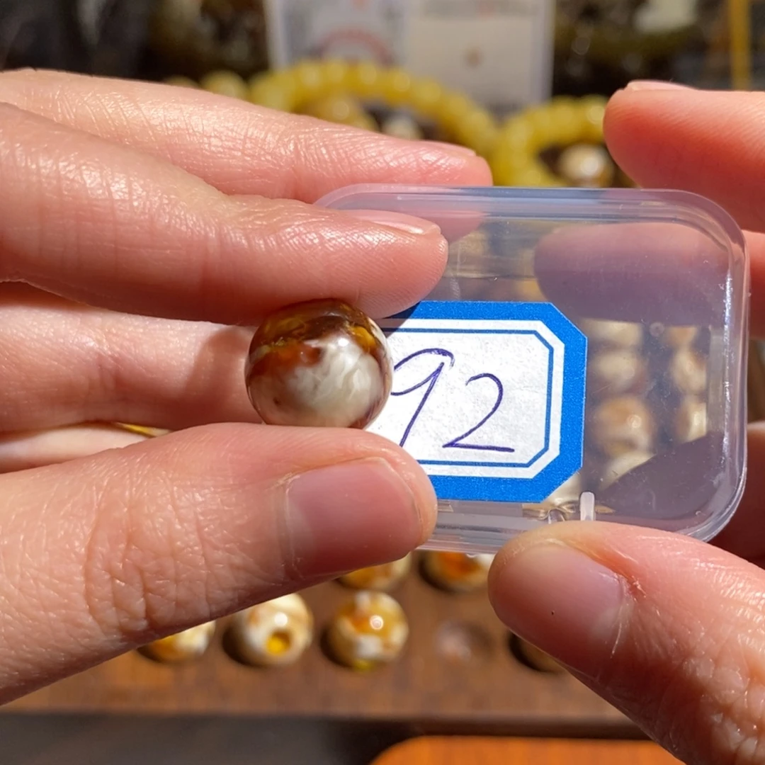 猴头核桃吊坠沁色蜜蜡圆珠老型92