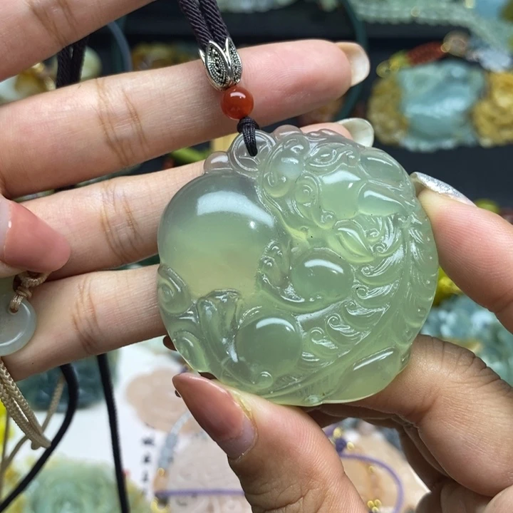 蛇纹石玉未镶嵌颈饰