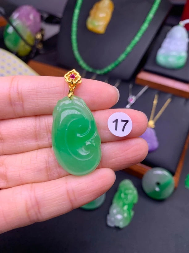 17冰绿百搭如意吊坠