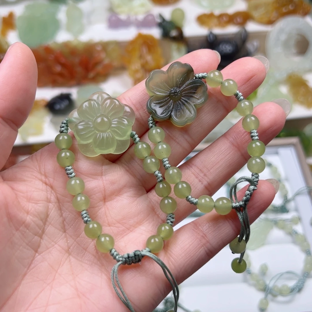 苹****蛇纹石玉未镶嵌颈饰