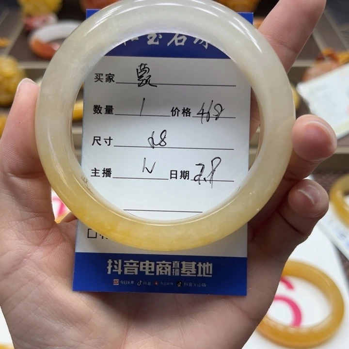 石英质玉(黄龙玉)手镯未镶嵌蒙