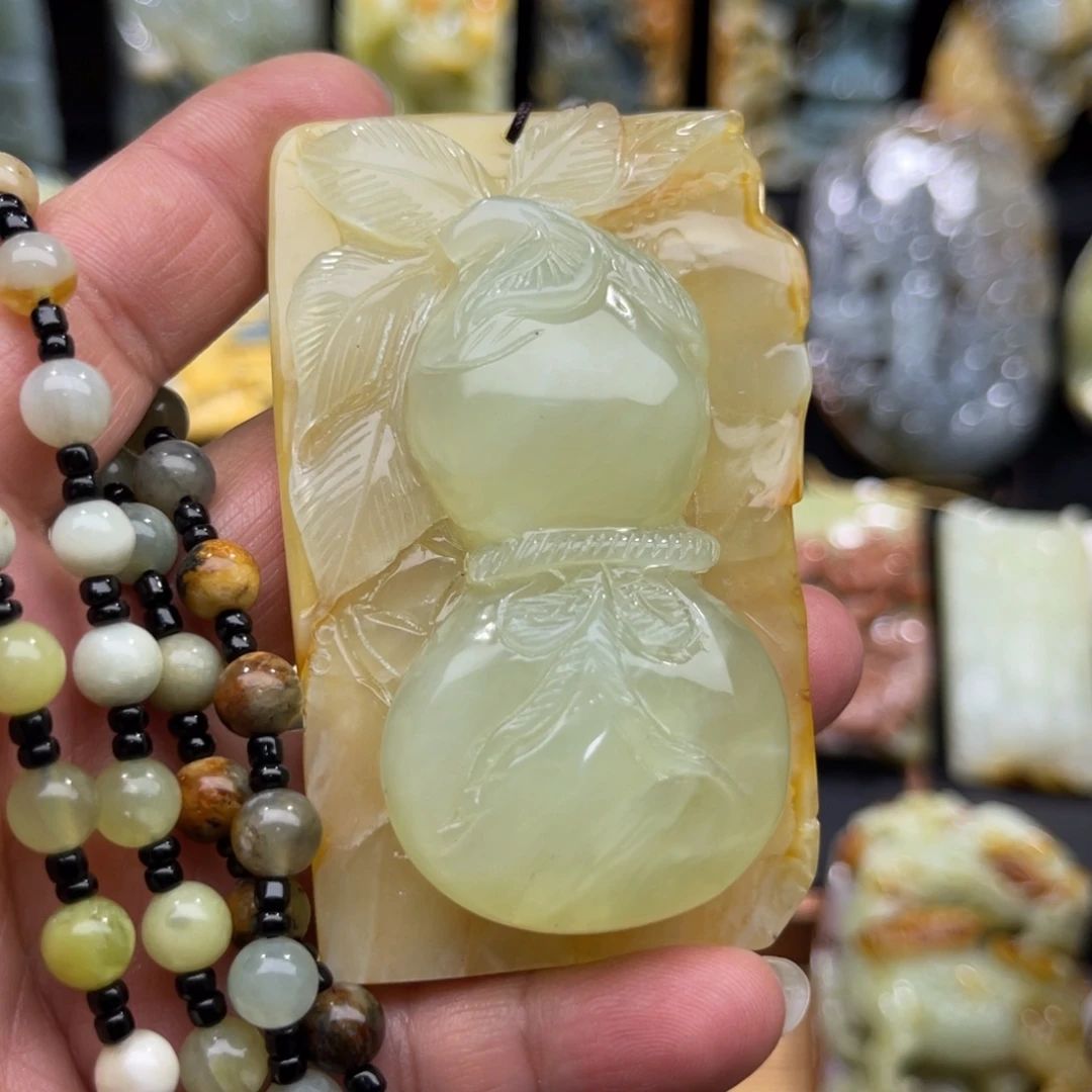 蛇纹石玉未镶嵌颈饰